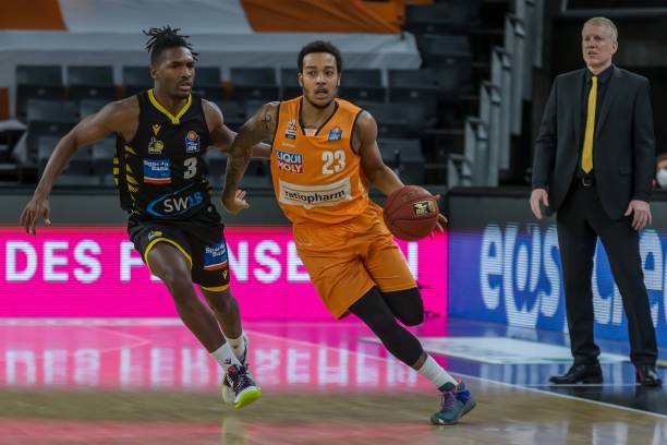 兀而冷淡 兀而冷淡